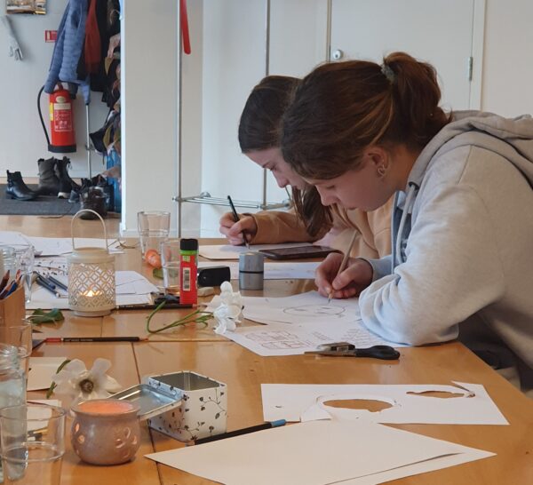 Höstlovskurs i teckning och måleri för barn och ungdomar ca 10-16 år på Säters bibliotek - Bild 4
